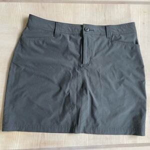 3/$15 Eddie Bauer Women’s Grey Skirt Size 10 Dry Wick Material